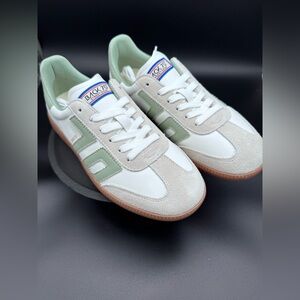 NWT- Back 70 Women’s Leather Cloud- Size 39- Army